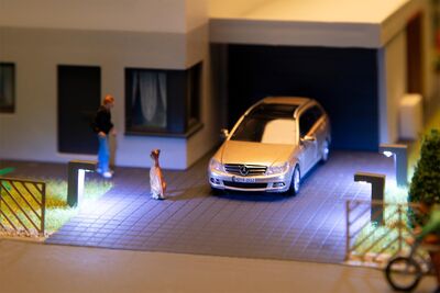 Faller H0 - 180136 - LED-Wegleuchte, anthrazit, warmweiß, 3 Stück - Artikelbild