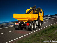 Viessmann H0 - 8023 - H0 MB ACTROS 3-achs Zugmaschine mit Ladekran und Rundumleuchten, Basis, Funktionsmodell - Artikelbild