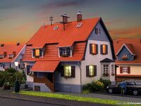 Kibri H0 - 38162 - H0 Wohnhaus mit Erker - Artikelbild