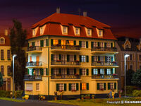 Kibri H0 - 38354 - H0 Mehrfamilienhaus mit Balkon - Artikelbild