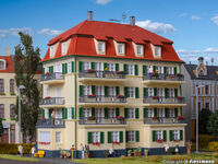 Kibri H0 - 38354 - H0 Mehrfamilienhaus mit Balkon