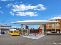 Kibri H0 - 39006 - H0 Moderner Busbahnhof Hauptgebäude mit einer Haltestation inkl. LED-Beleuchtung - Artikelbild
