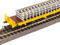 Piko H0 - 24501 - Flachwagen Rs Bauzug VI beladen mit Betonschwellenstapel - Artikelbild