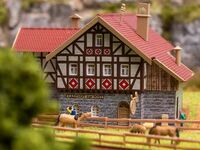 Faller - 232138 - Gasthaus Zur Post mit Biergar - Artikelbild
