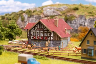 Faller - 232138 - Gasthaus Zur Post mit Biergar - Artikelbild
