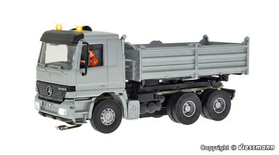 Viessmann H0 - 8037 - H0 MB ACTROS 3-achs Muldenkipper mit Rundumleuchten, silber, Funktionsmodell - Artikelbild