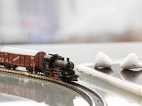 Märklin Spur Z - 81701 - Startpackung Güterzug mit Dampflok BR 89, Gleisoval, Fahrgerät, Stromversorgung. - Artikelbild