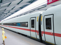 Märklin H0 - 43724 - Ergänzungswagen-Set zum ICE 4 - Artikelbild