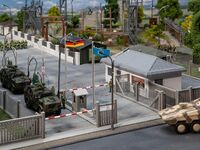 Faller H0 - 144102 - Wachgebäude mit Schlagbaum