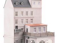 Faller H0 - 130705 - Stadthaus mit Reparaturwerkstatt - Artikelbild